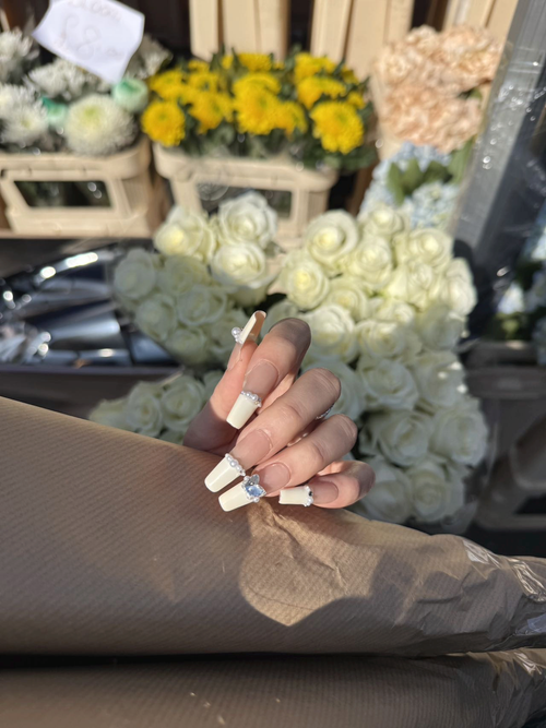 Pearl French | Cream Glow | Long Coffin - Press-On Nails